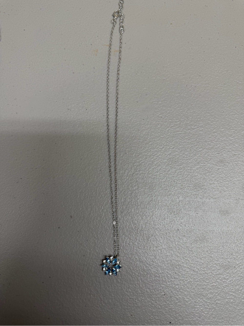 Three necklaces - Picture 3 of 6